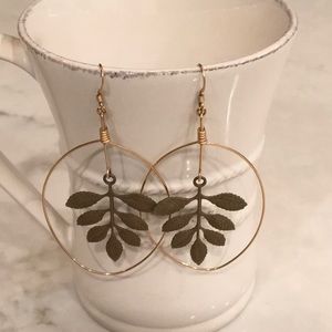 Gold leaf circle earrings. Handmade😁